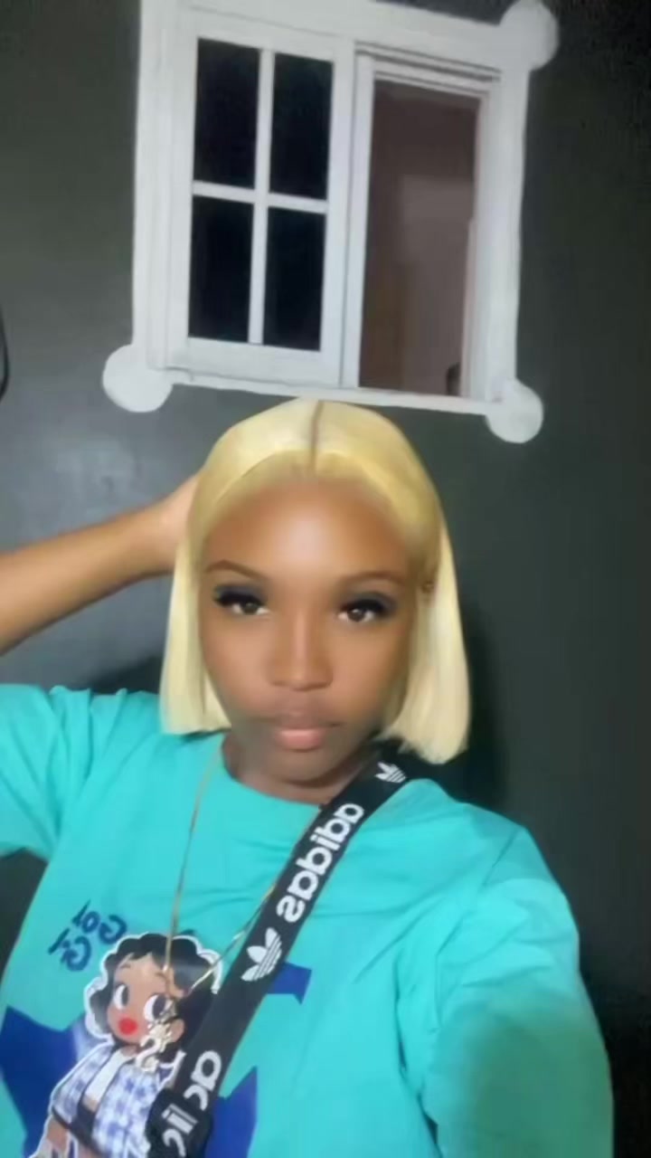 @niaabaee__