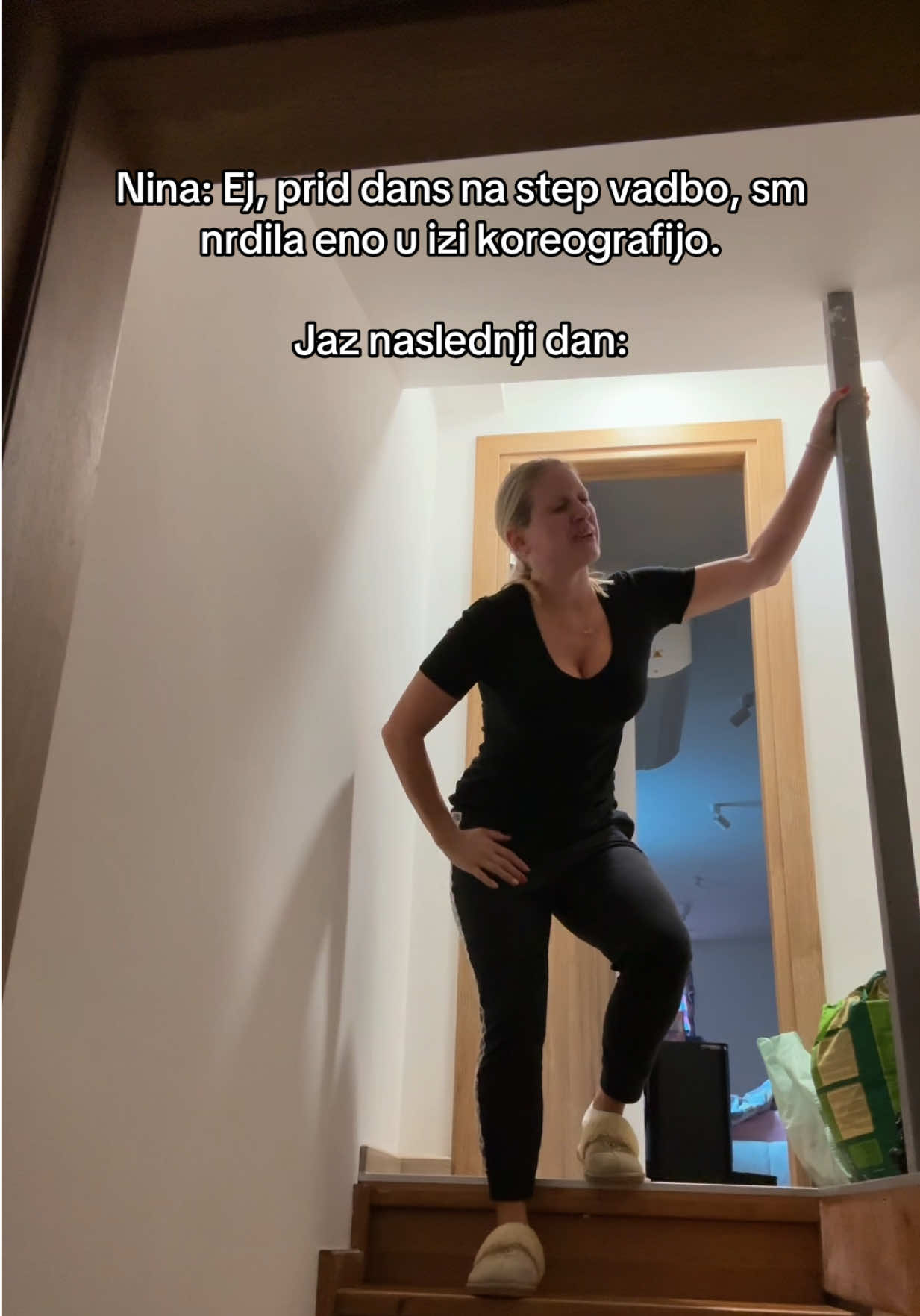 @StewardessLara
