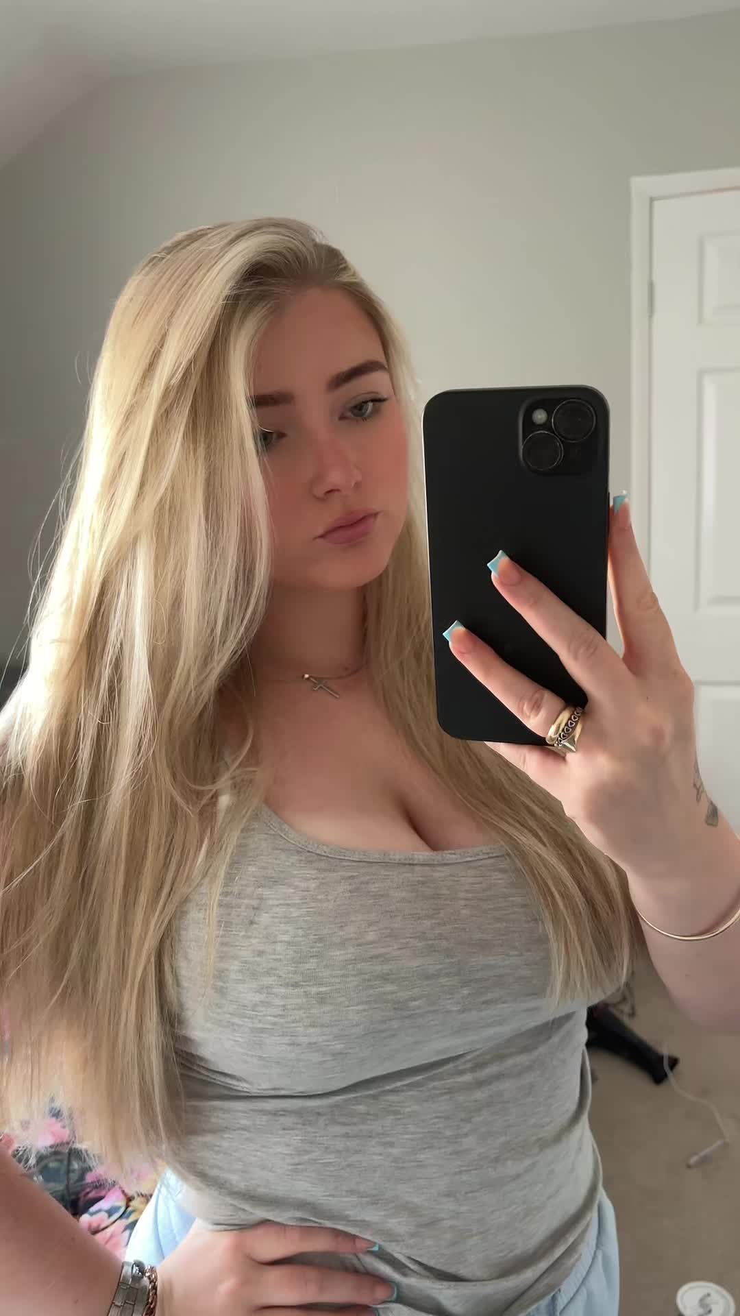 @leahnicole1