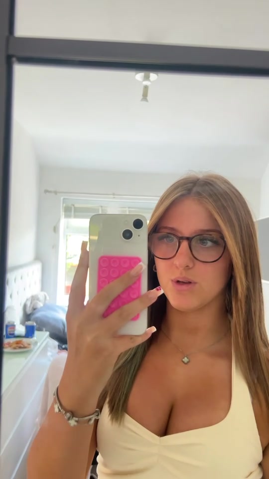 @𝑒𝓁𝓁🪭🍒