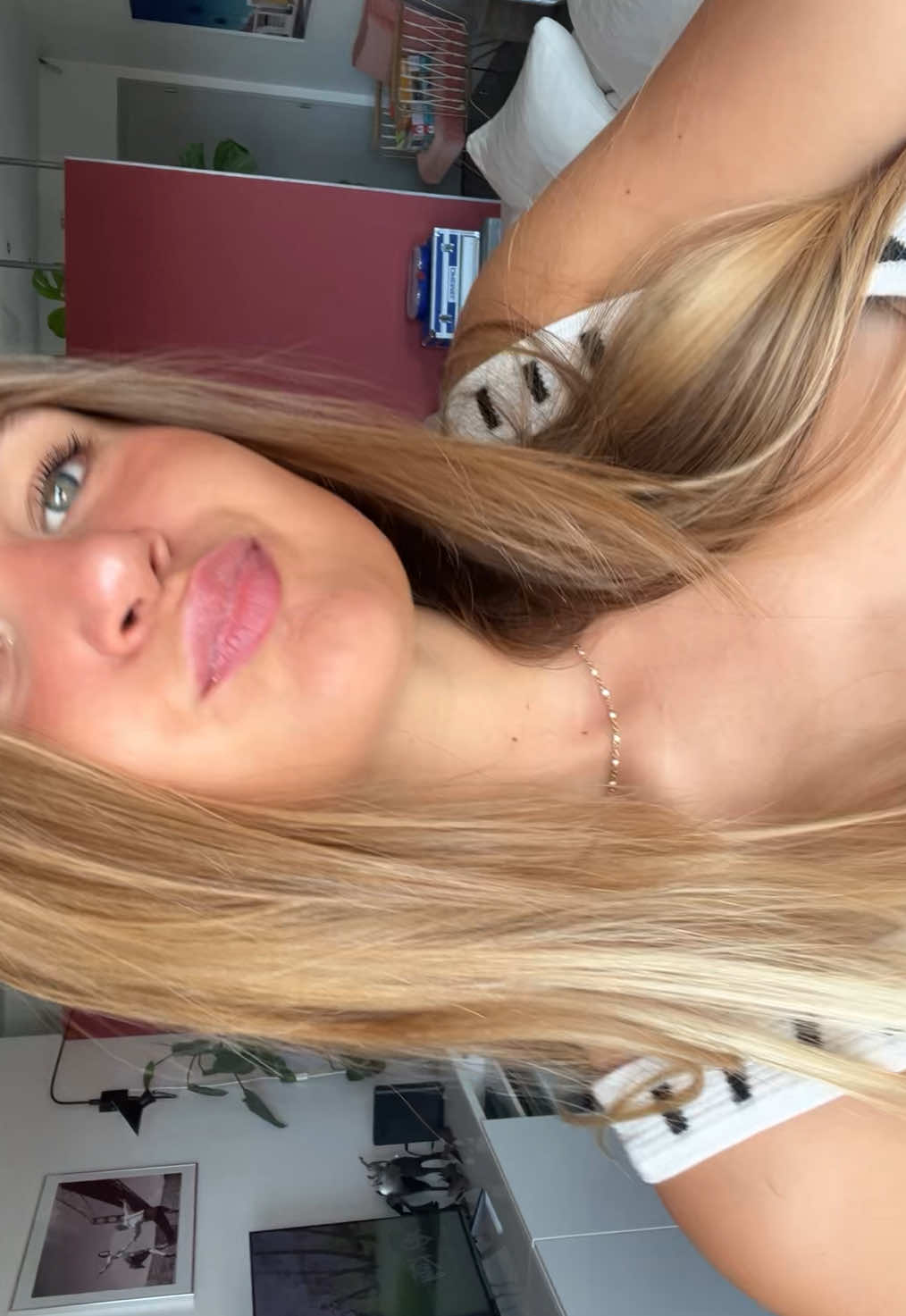 @Έλλα✞💌