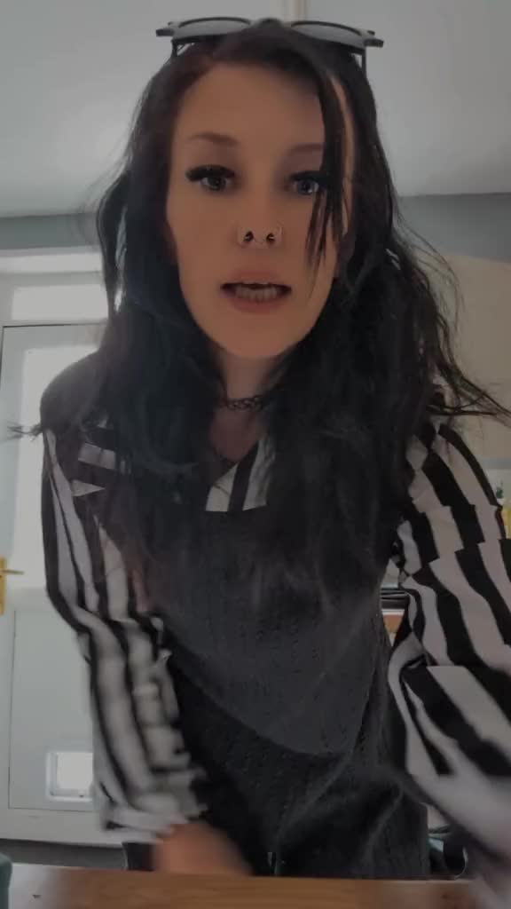 @Bee 🦇🖤