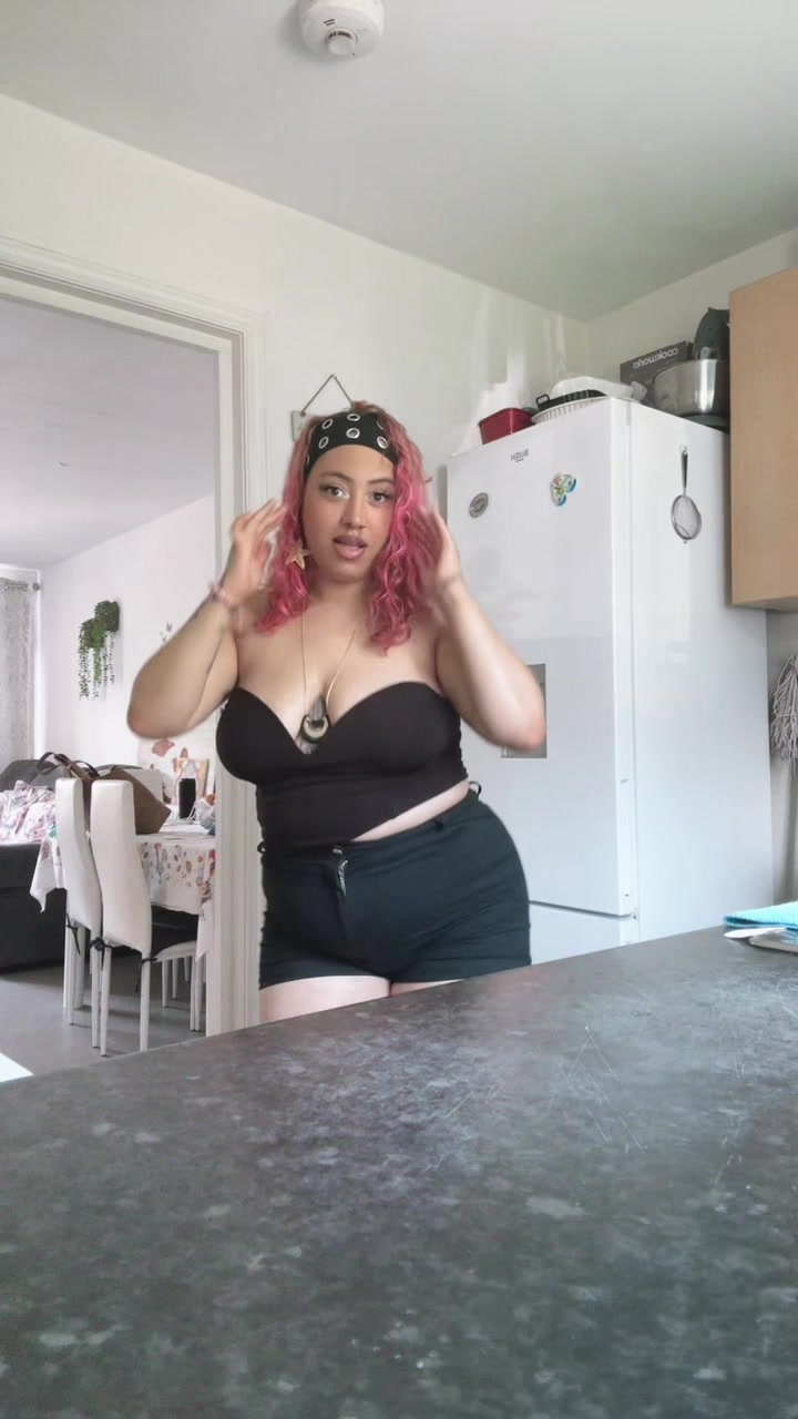 @Pinky 🩷🦄