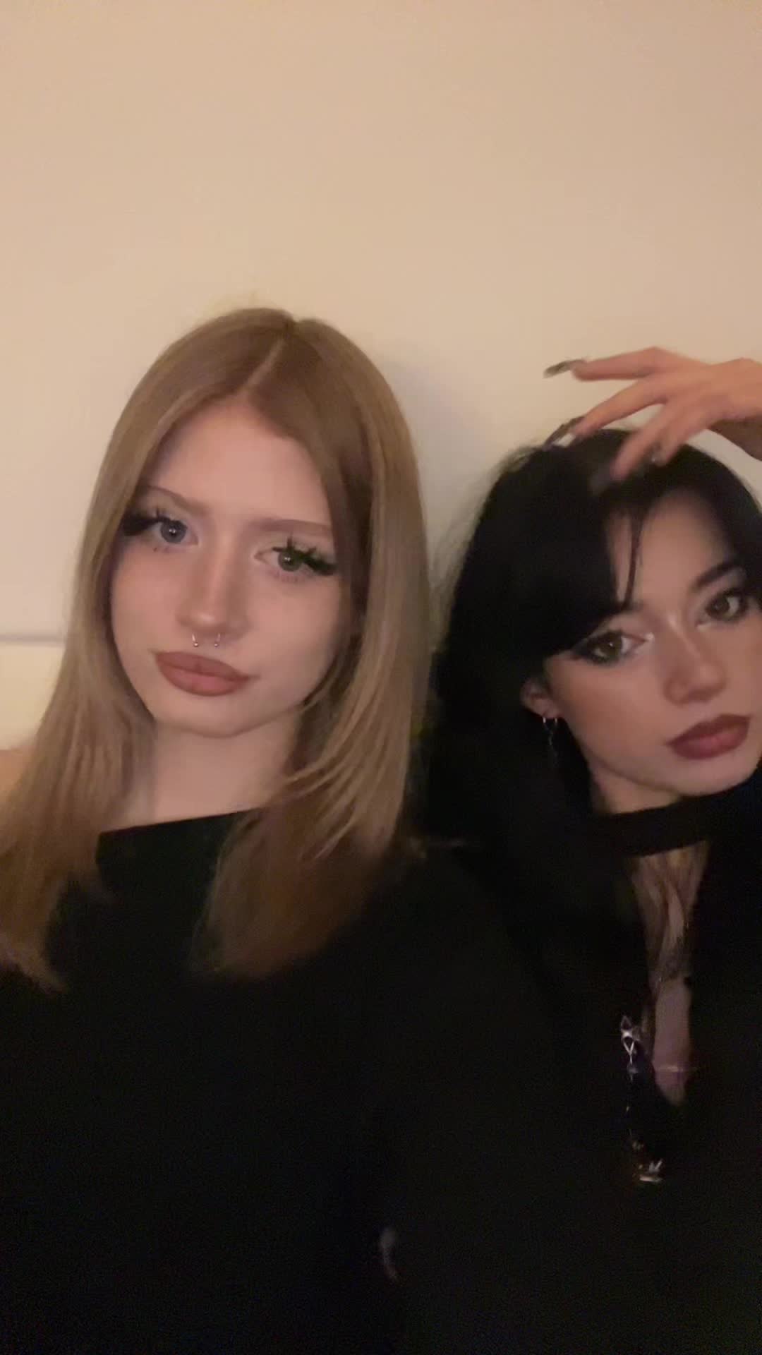 @0mela0