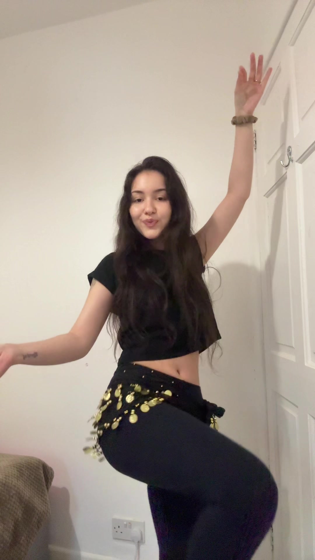 @lolabellydance