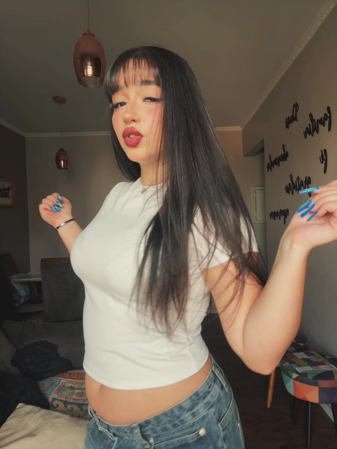 @Ellaa