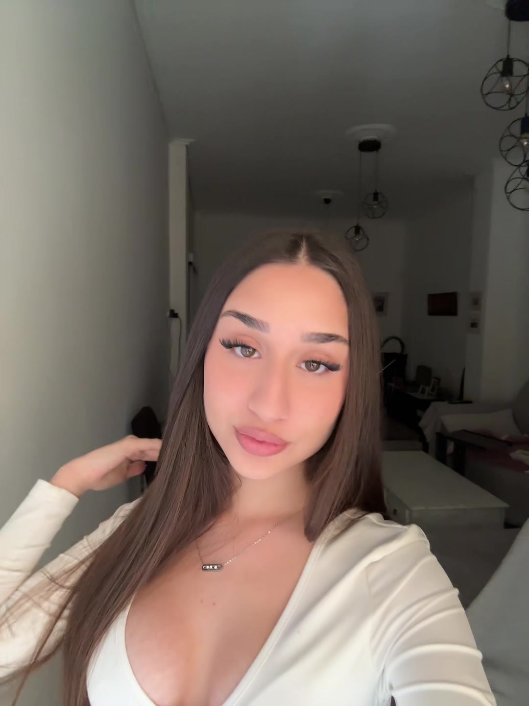 @𝓮𝓵𝓮𝓷𝓲𝓲
