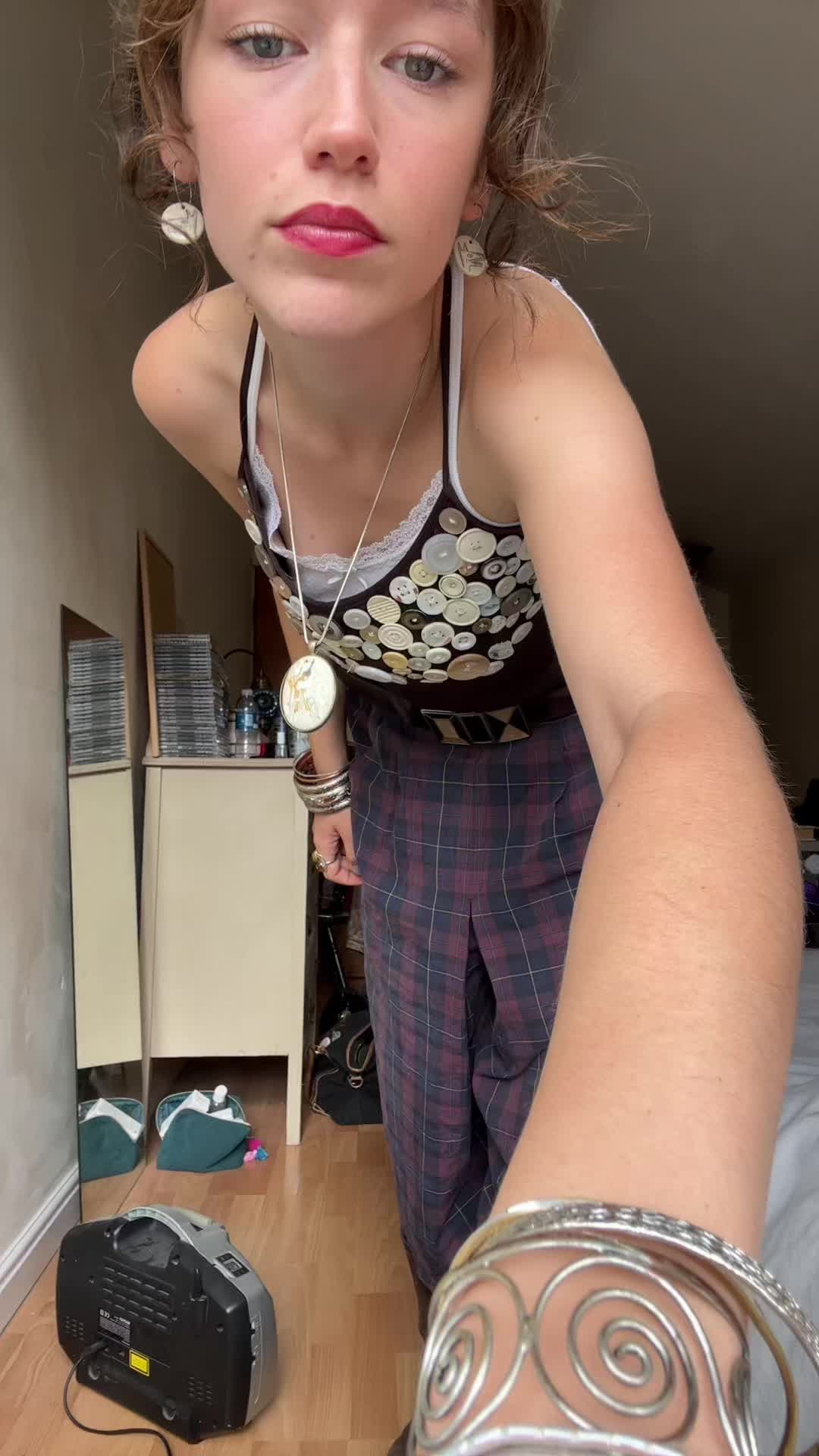@Eloise🧝♀️