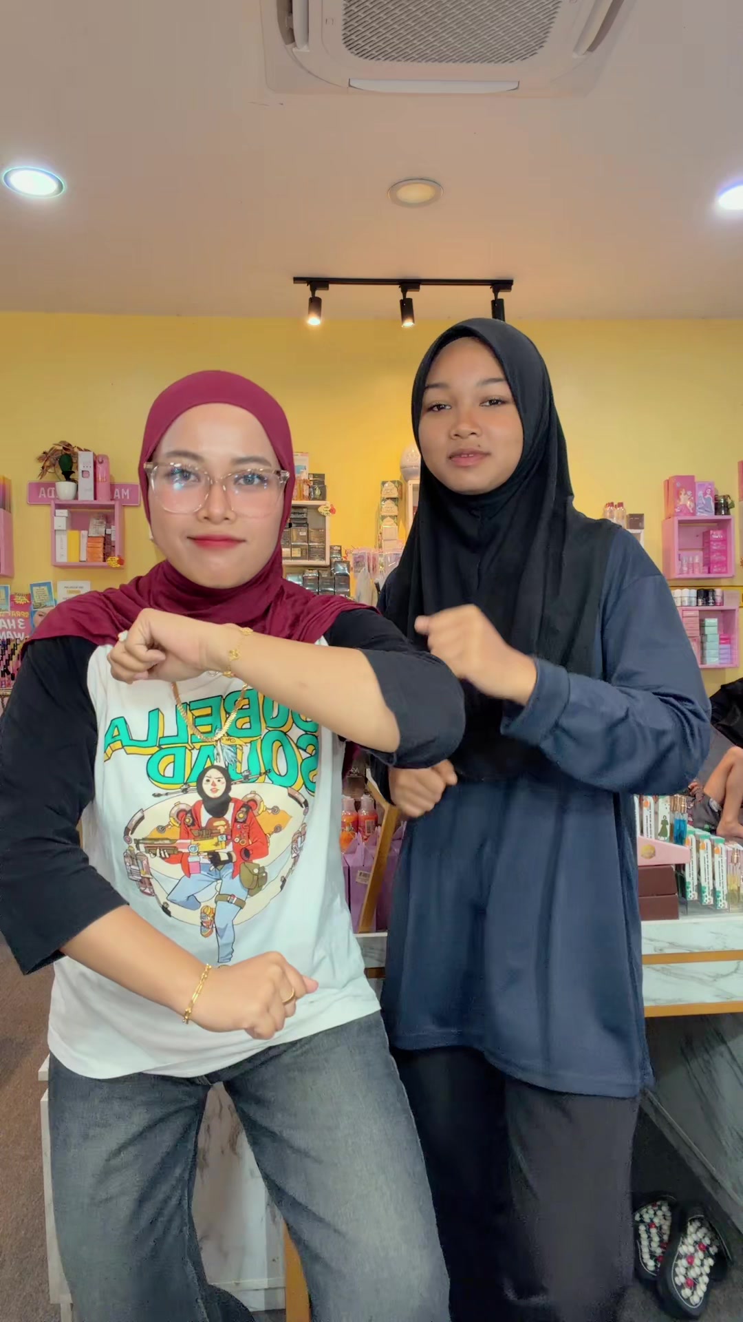 @DadaHunyai Makeup And Perfumes