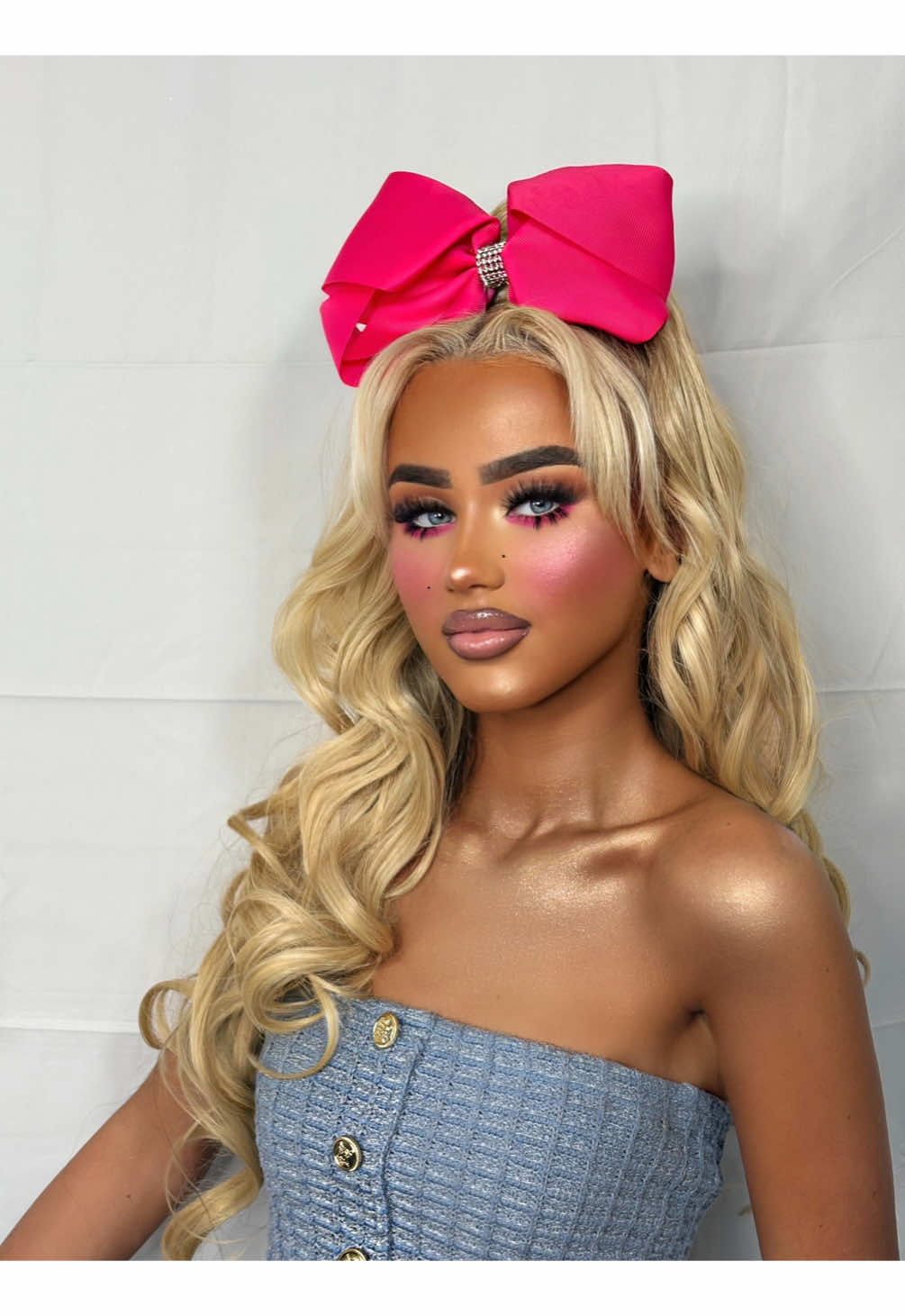 @MAKEUPBYSHOLAA