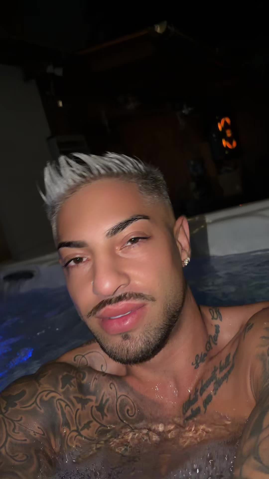 @Gu$ztâv_Official