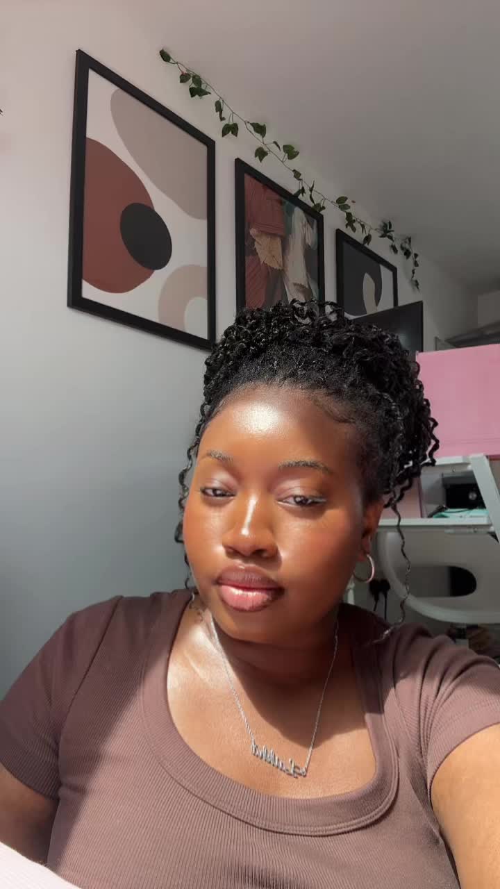 @Laylay