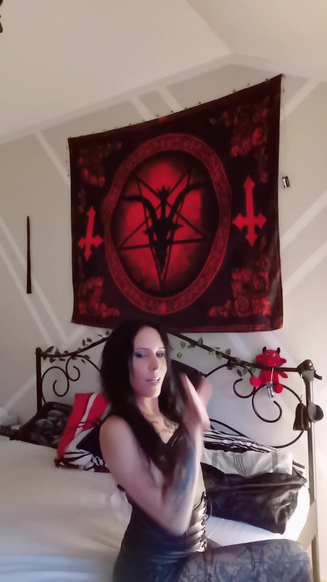 @⸸⛧ ScHwaRzeSLeDeRLuDeR⸸⛧