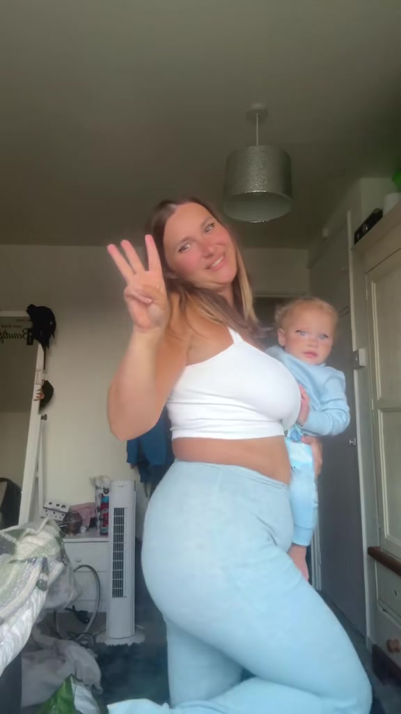 @Chloe Jade| SAHM💗💙💙💗