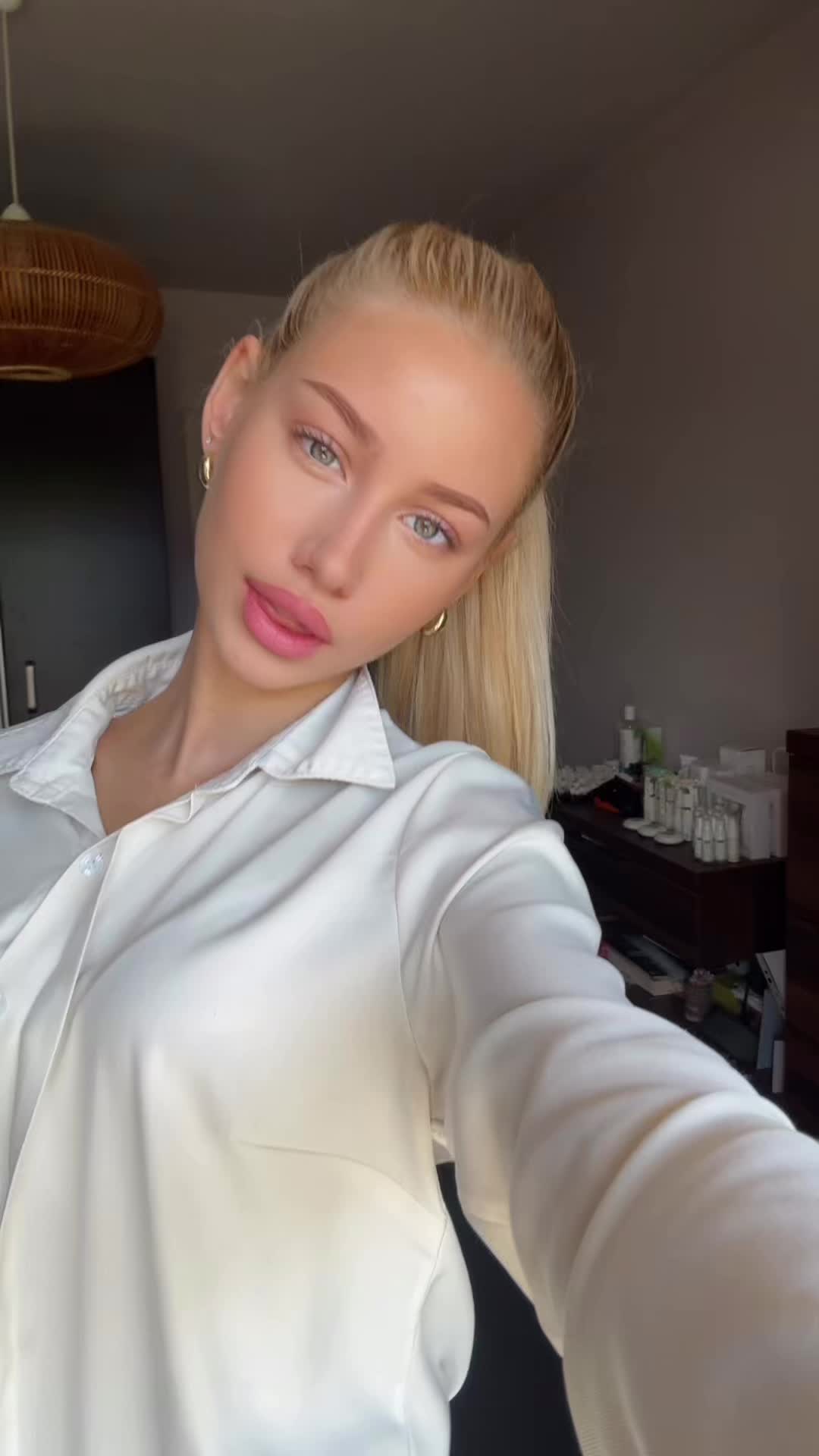 @🐰