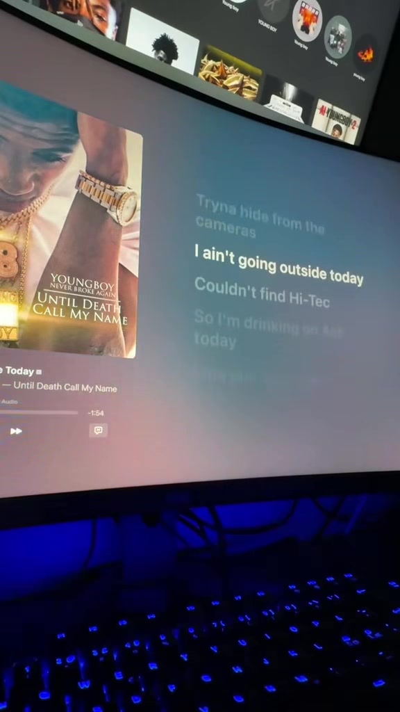 @🎧