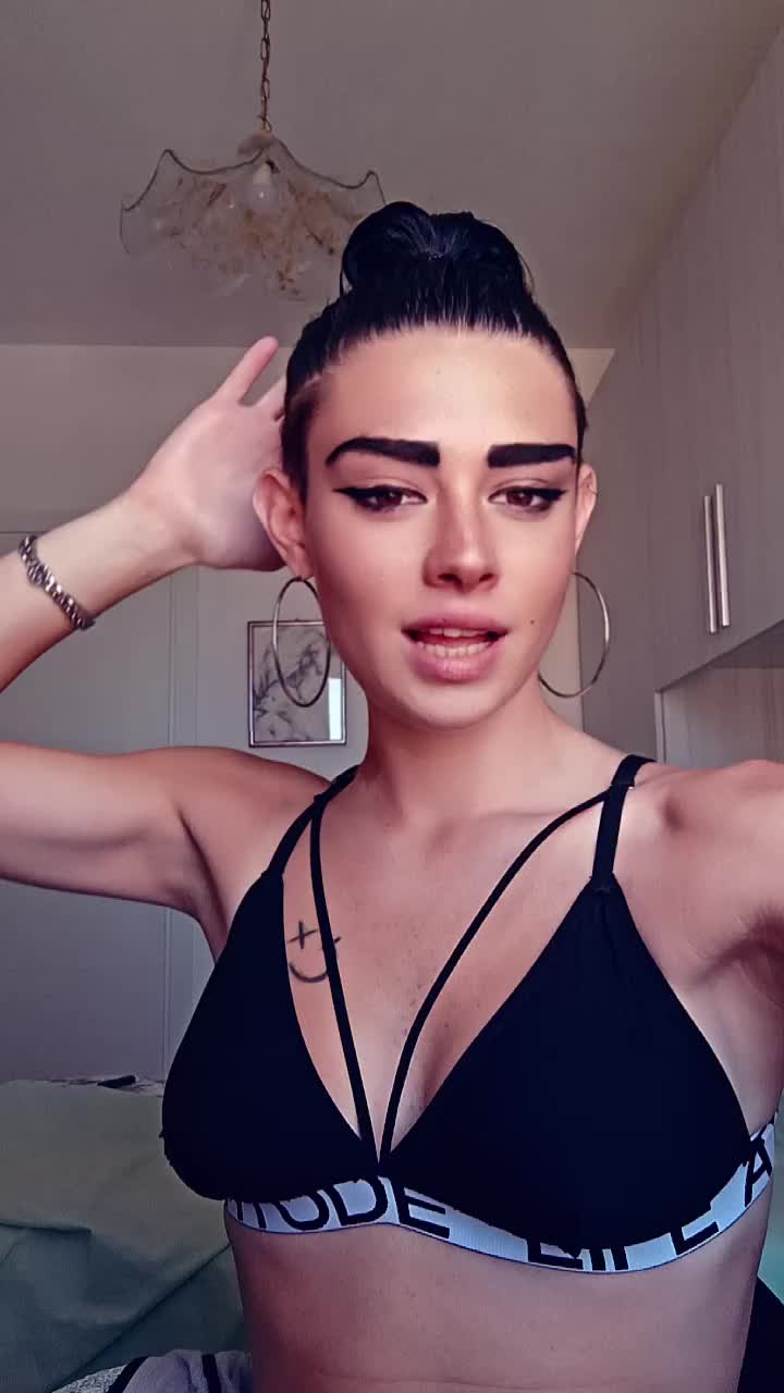 @Ally_04
