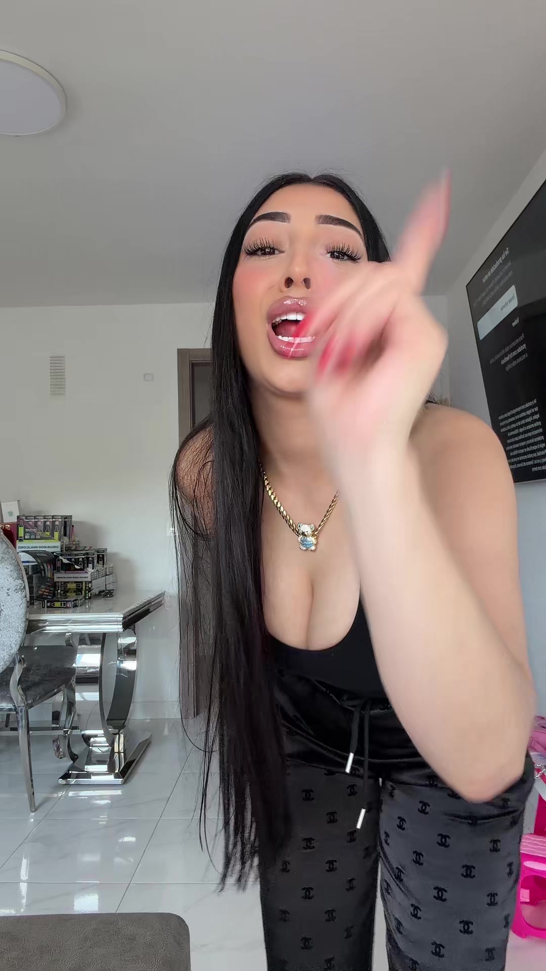@Looreenaa02
