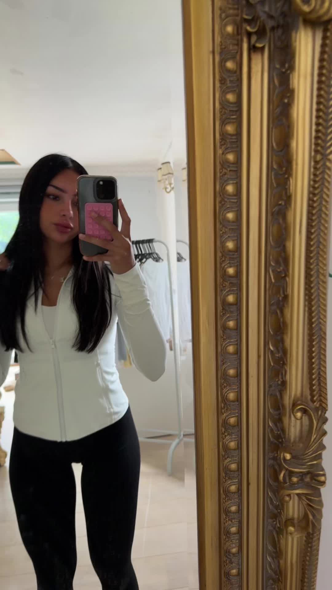 @bella