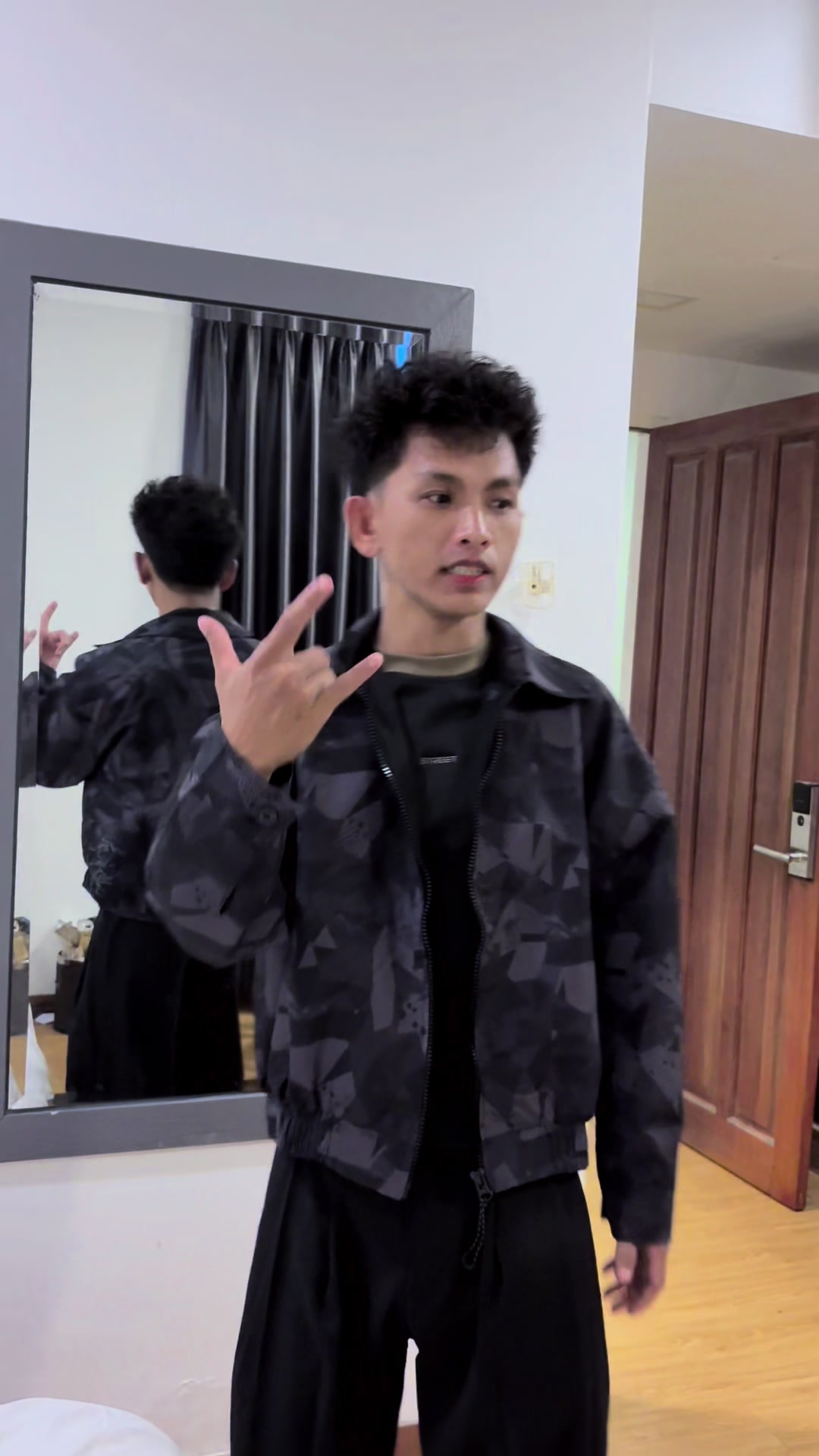 @𝐏𝐓𝐙. 𝐬𝐨𝐥𝐨 𝐛𝐨𝐲 ✦