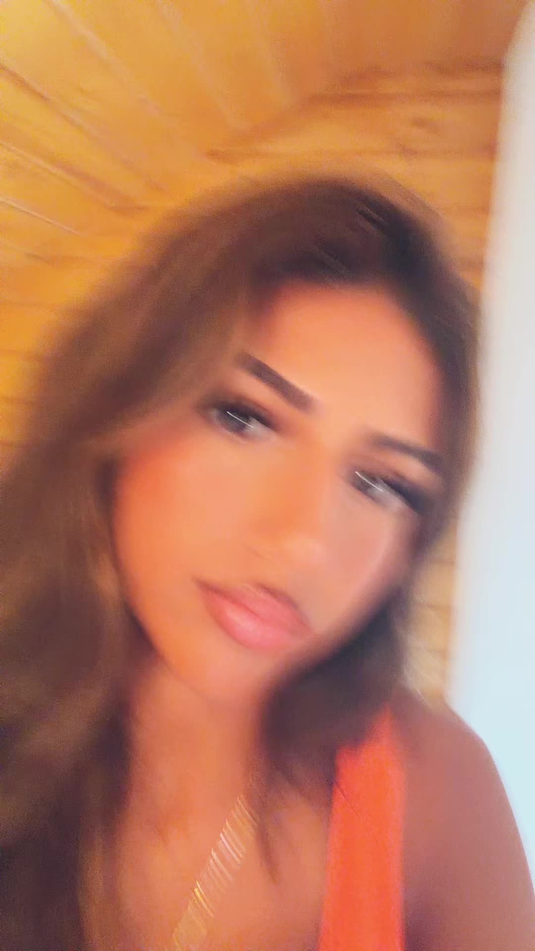 @LiveTina250k