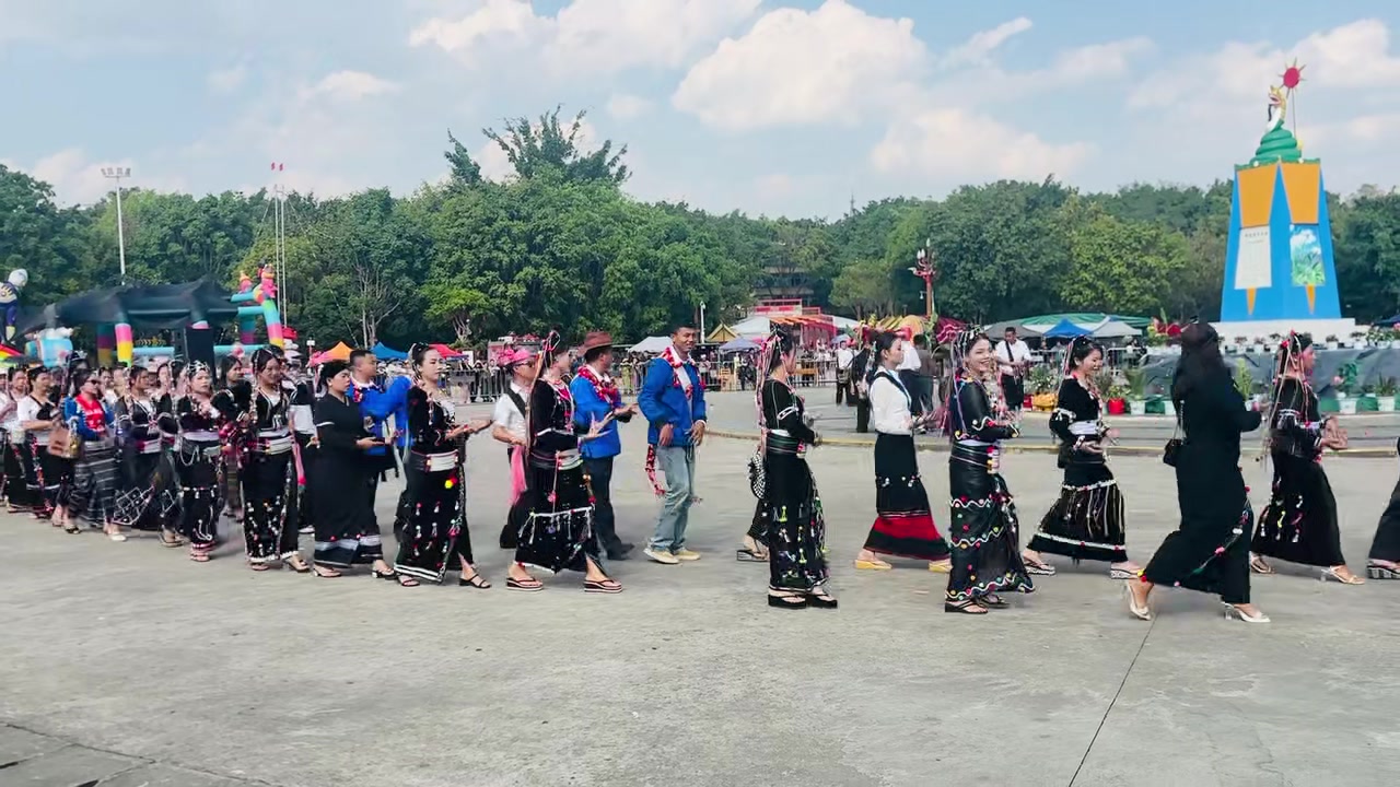 @💯ပျာည်မာည်တအာင်း💯