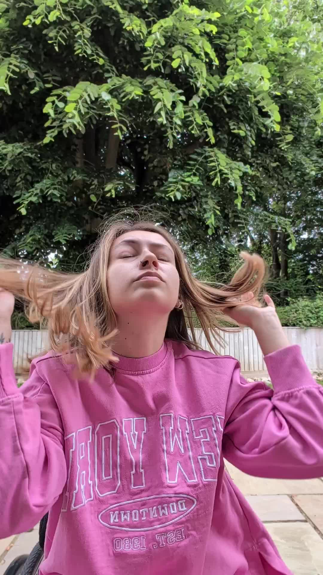 @HR