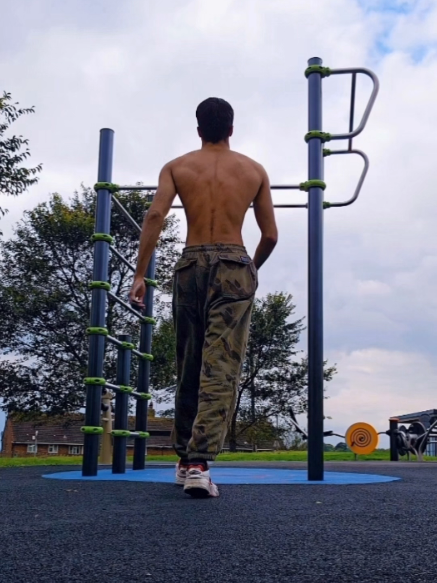 @hoodedcalisthenics