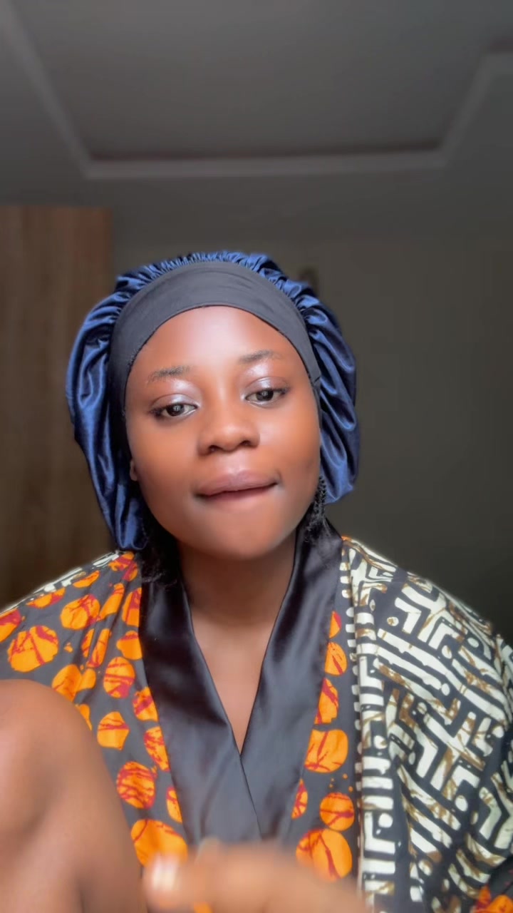 @Regiescoop the bonnet girl