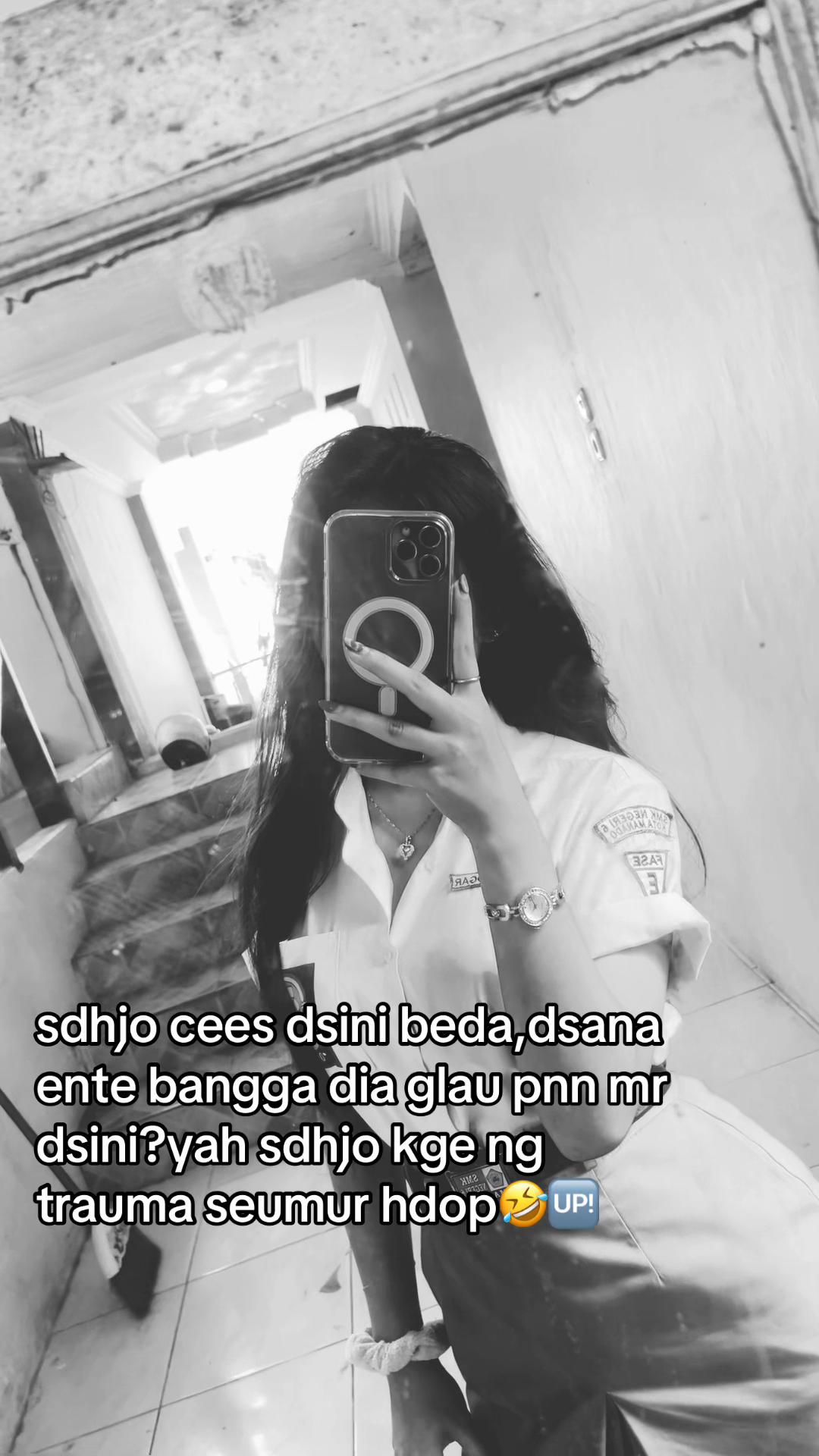 @𝒱