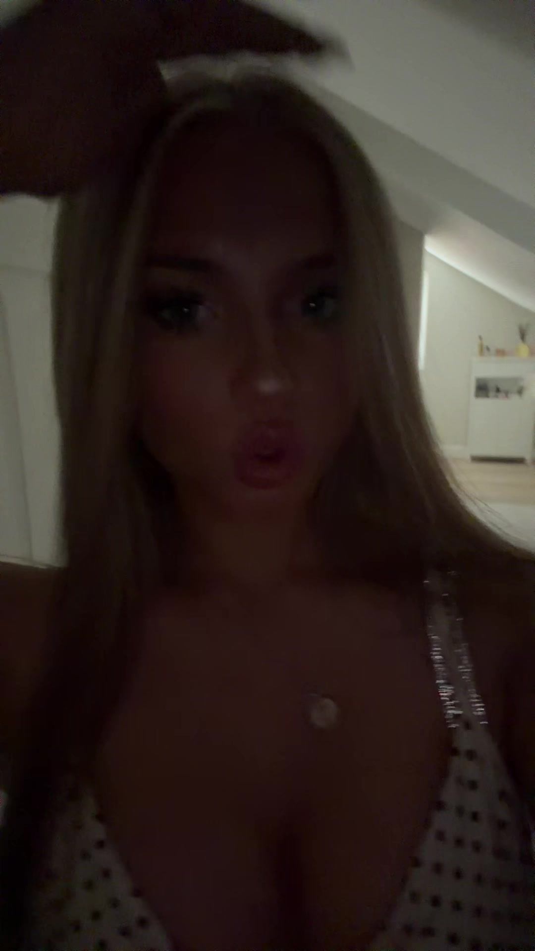 @Isla x