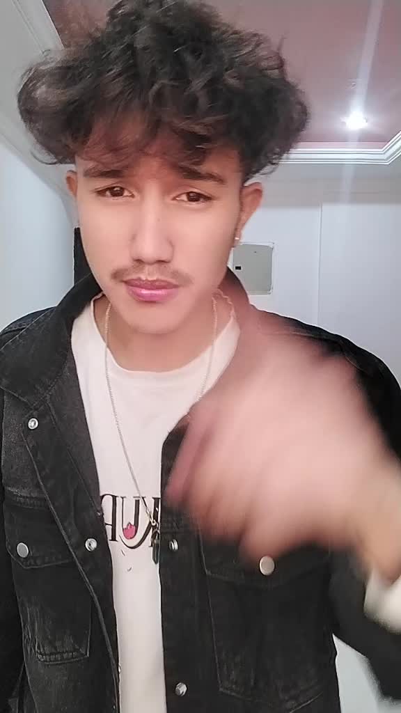 @KR15HN4…🎱🎭️