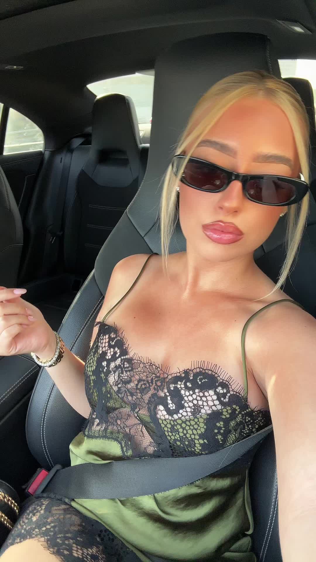 @Carolmtnz_