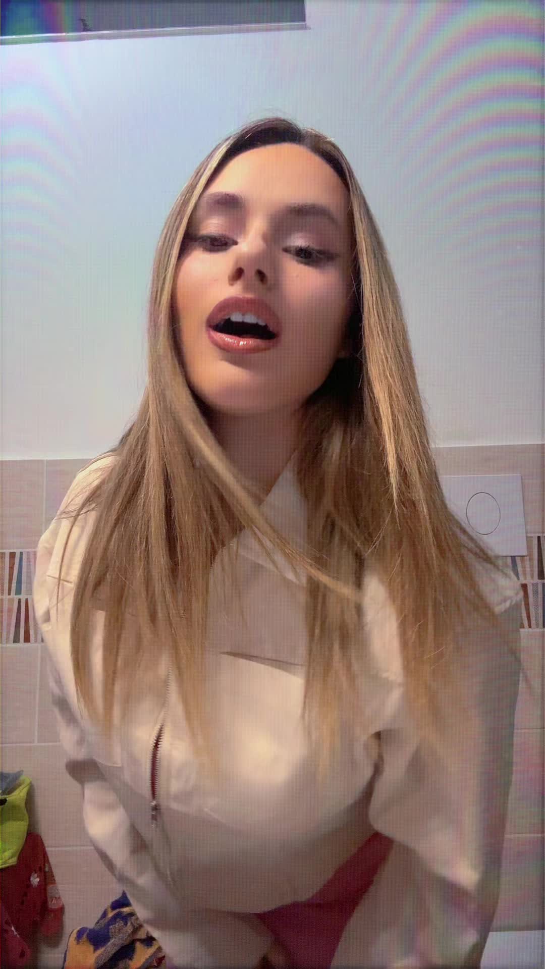@🦋