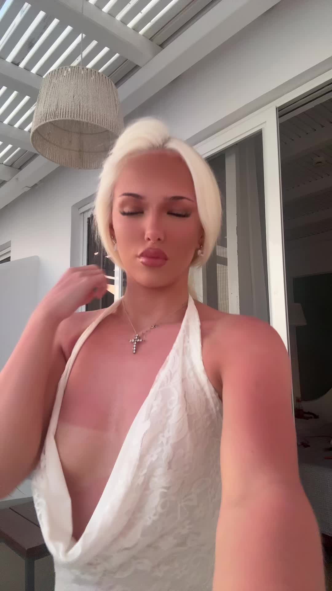 @Chlobo