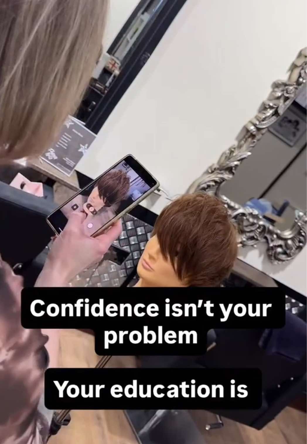 @Short Hair Cutting Specialist