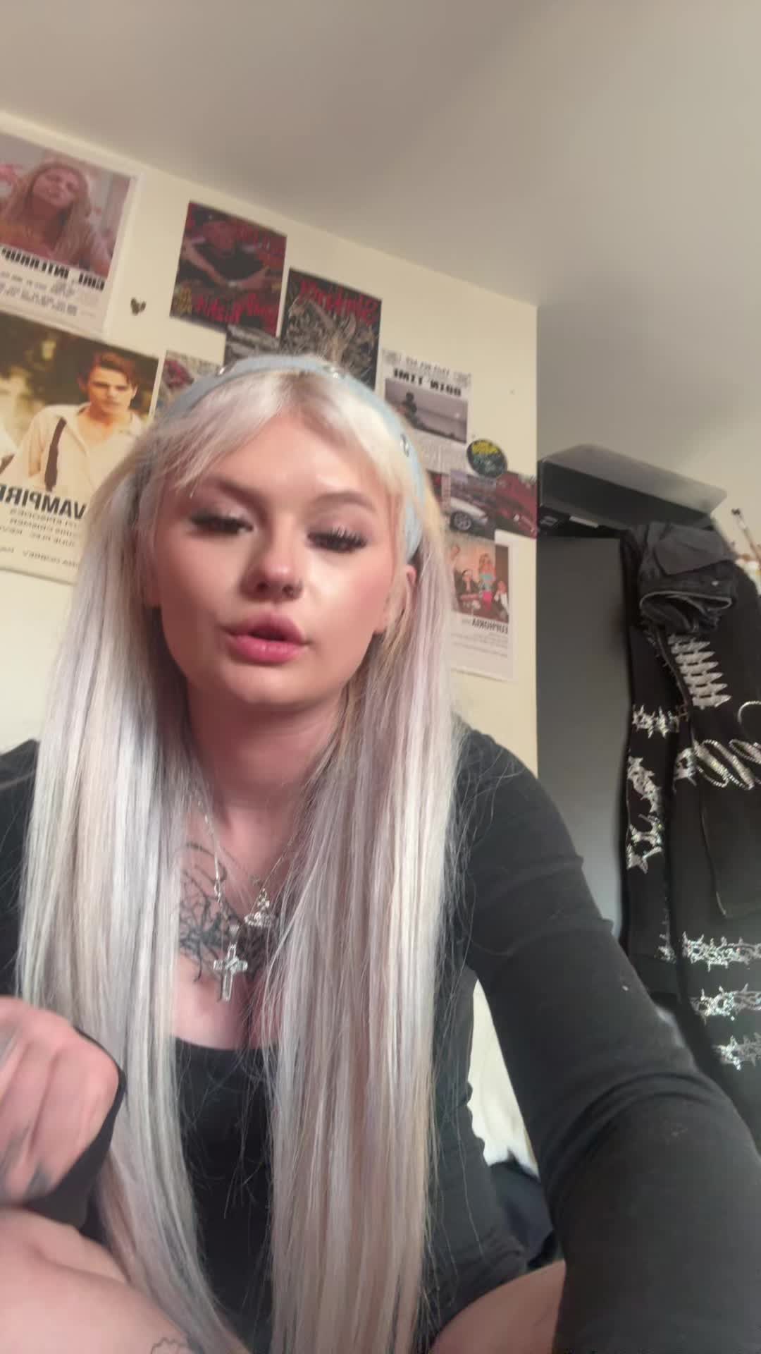 @Sophie Anna ⛓️