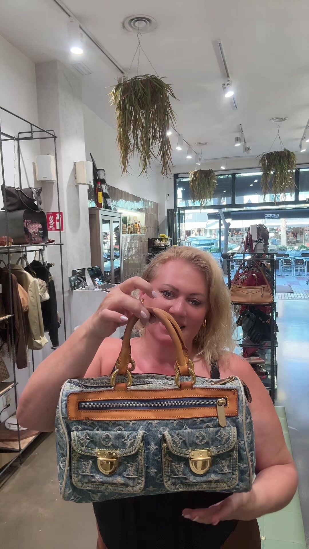 @MOOD iconic bags & vermut