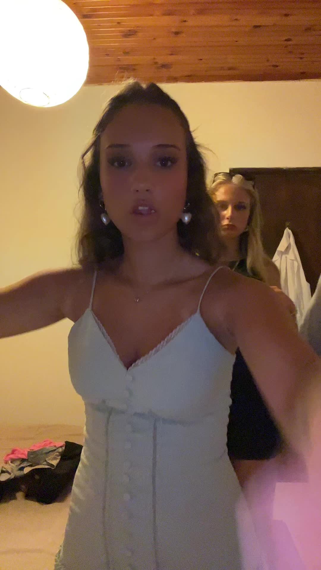 @L E O N I