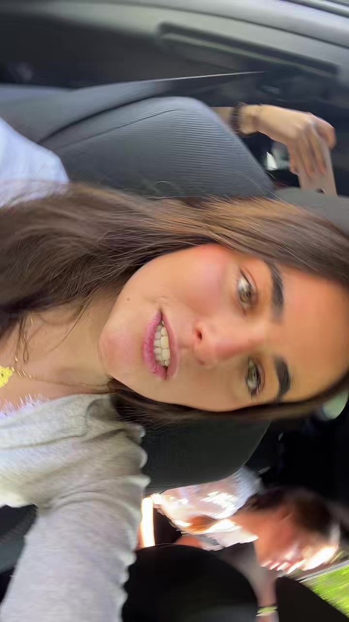 @elenaluugo