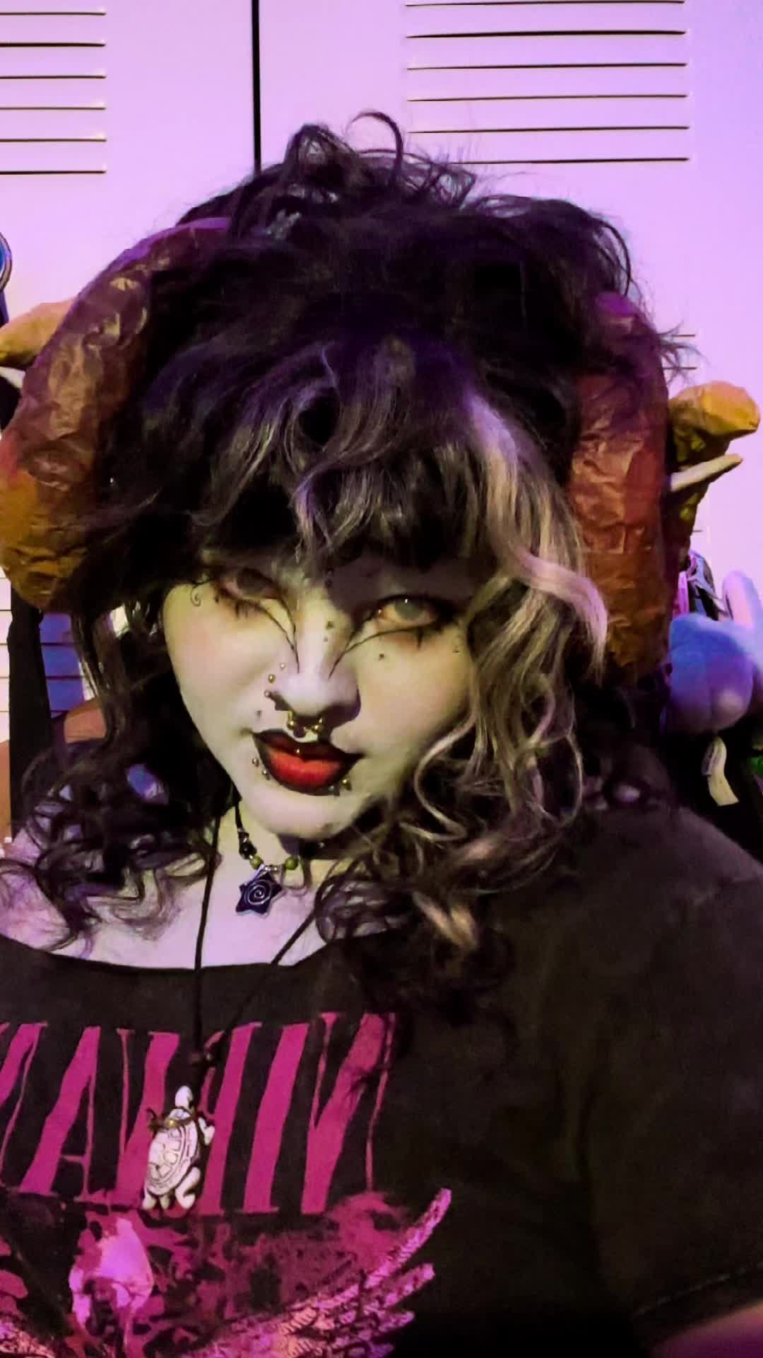 @🐈🪶