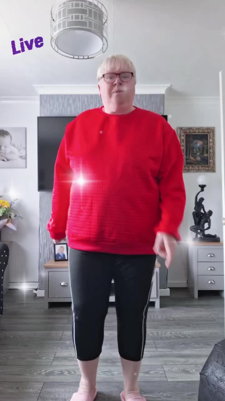 @Itsmedeedee