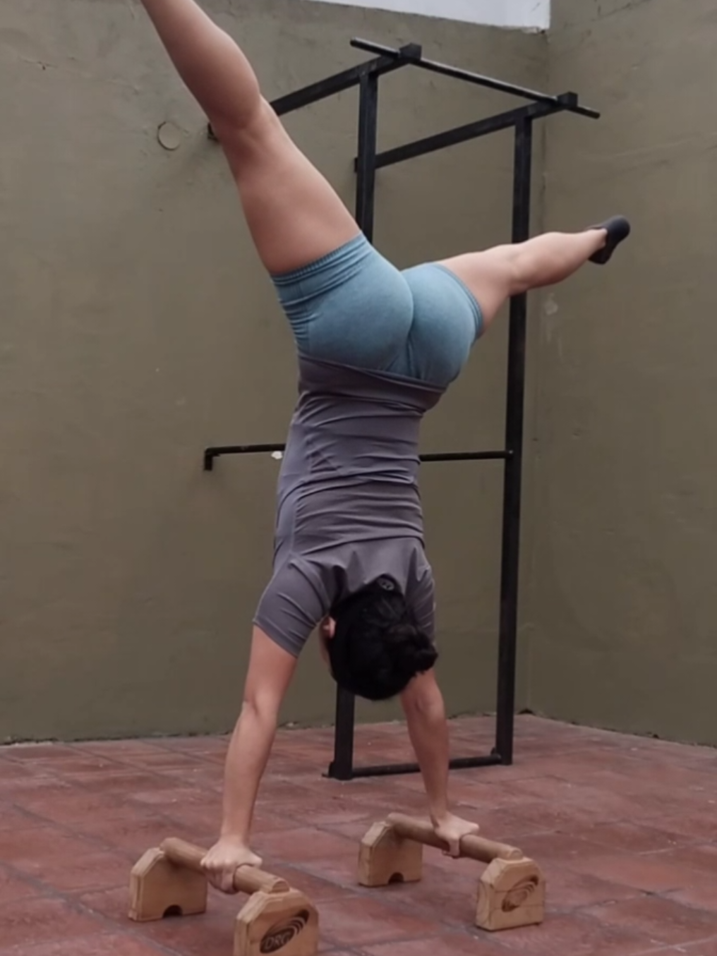 @BrisaCalistenia