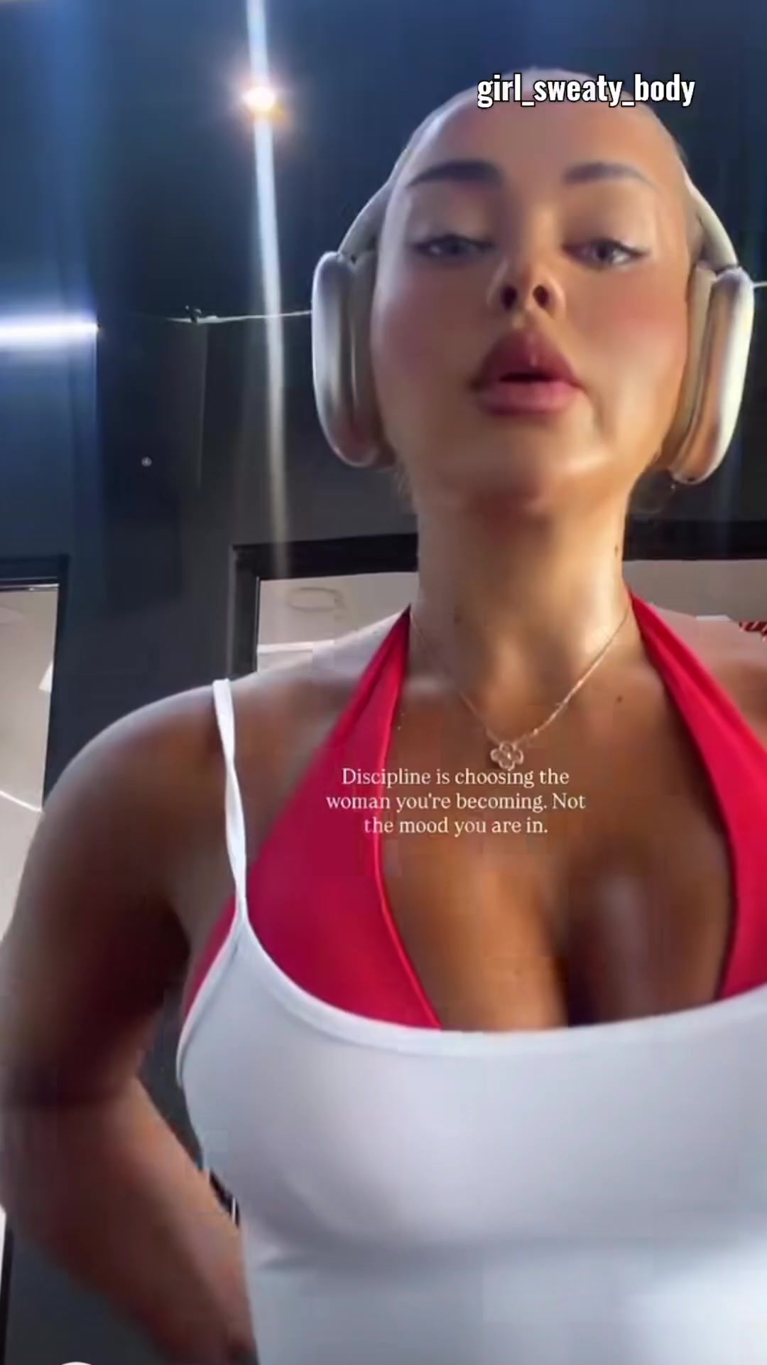 @girl_sweaty_body