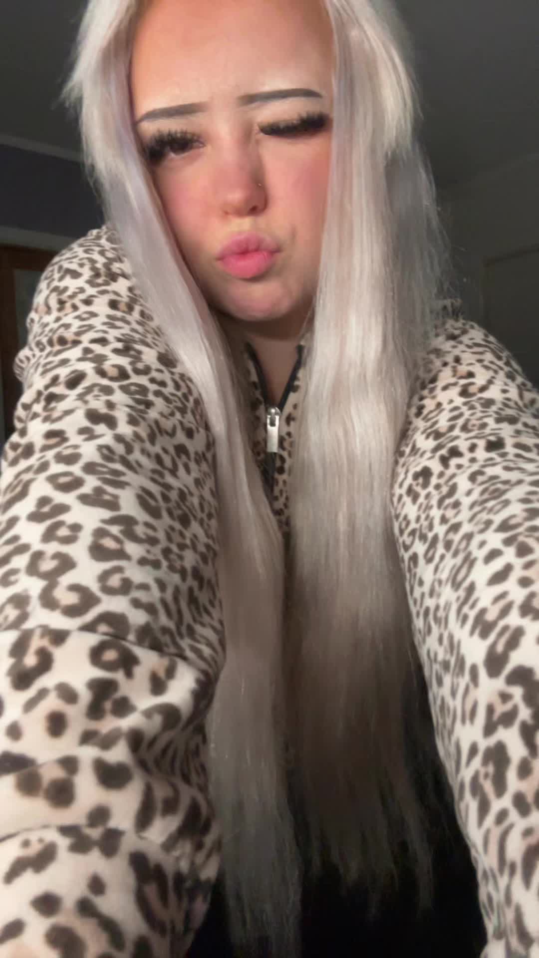 @𝐿𝒾𝓁𝓁𝓈𝓀𝒾𝓉𝑒𝓃🧸🎀