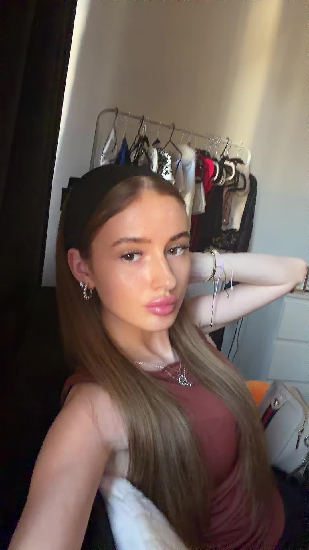 @ell 👩&zwj;❤️&zwj;💋&zwj;👩