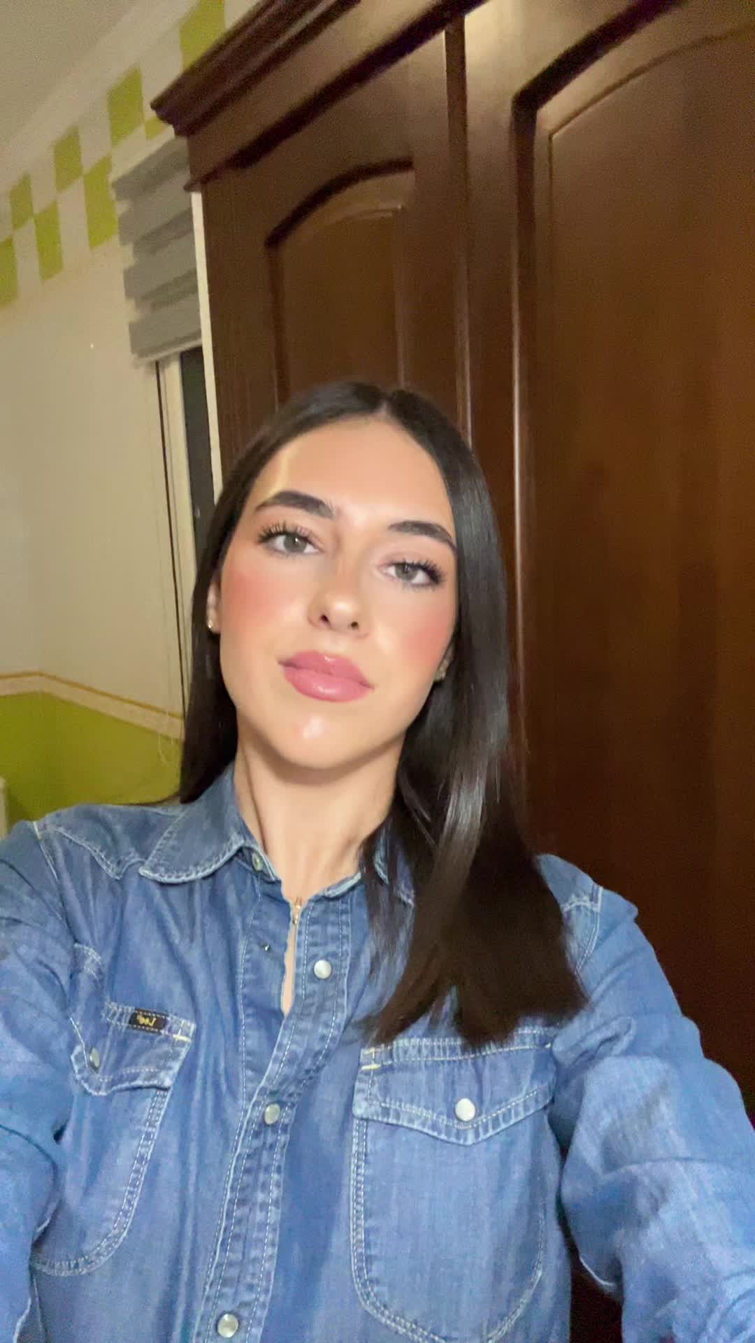 @Cayetana