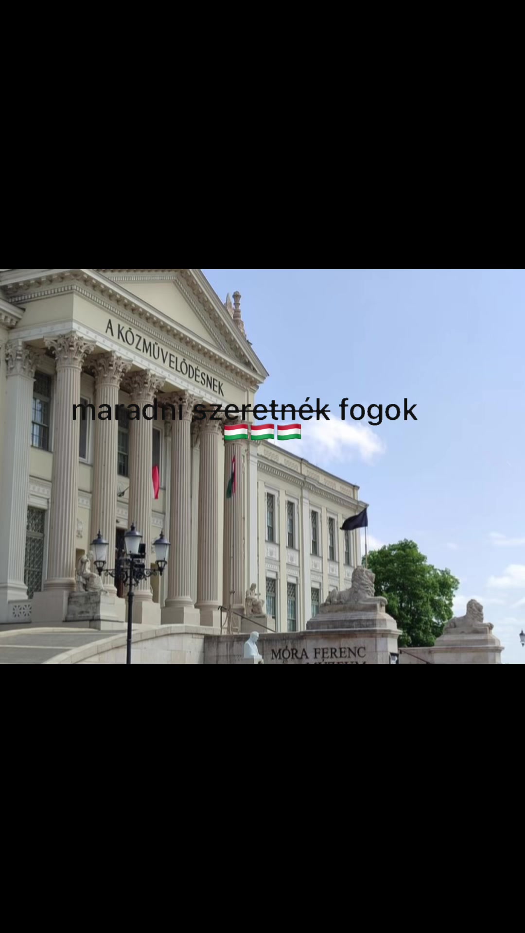@𝐄