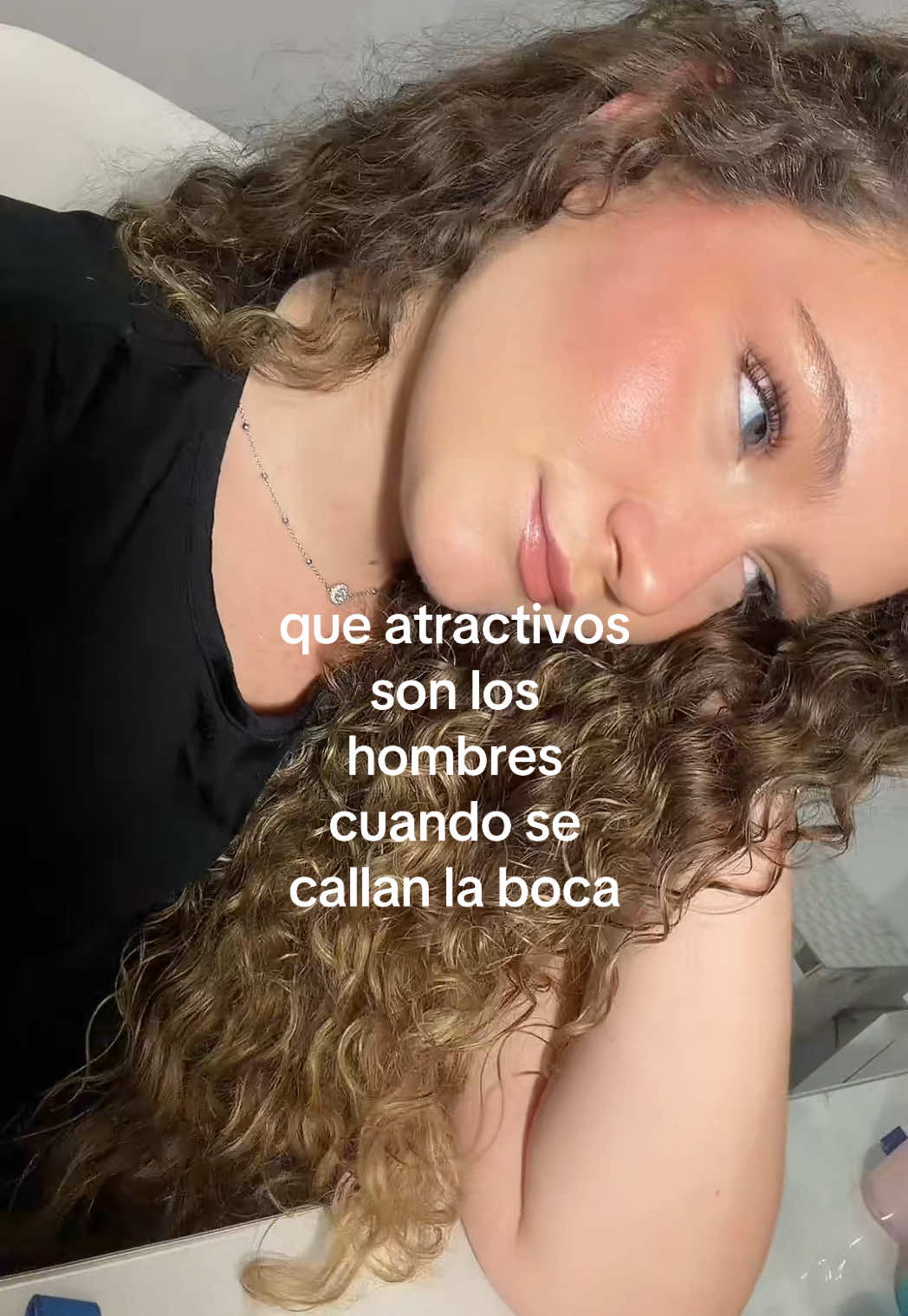 @laruuiz_