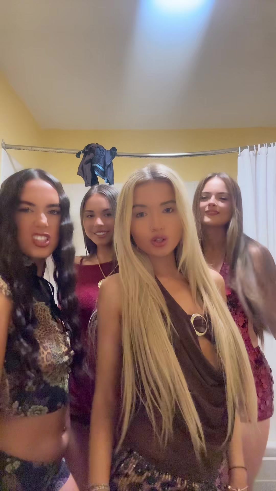 @Ella1 🤭